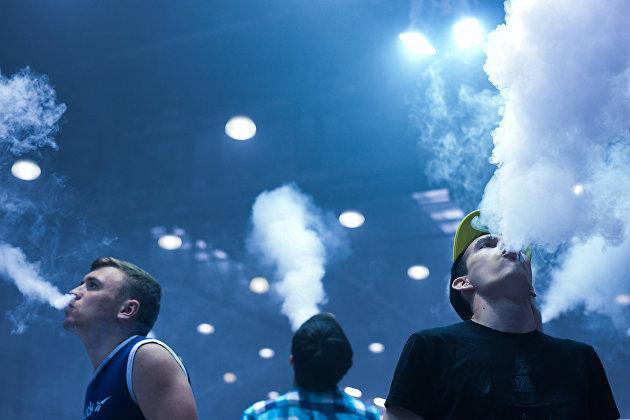 Участники на специализированной выставке vape-индустрии "Global vape - 2017"